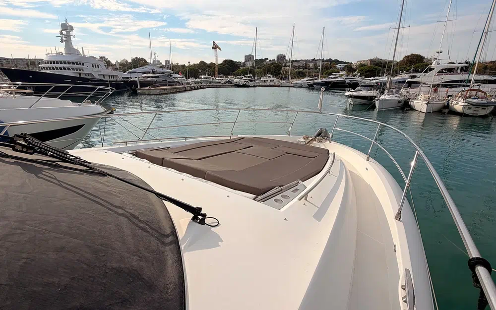 slider 17 Prestige Yachts 560 Fly