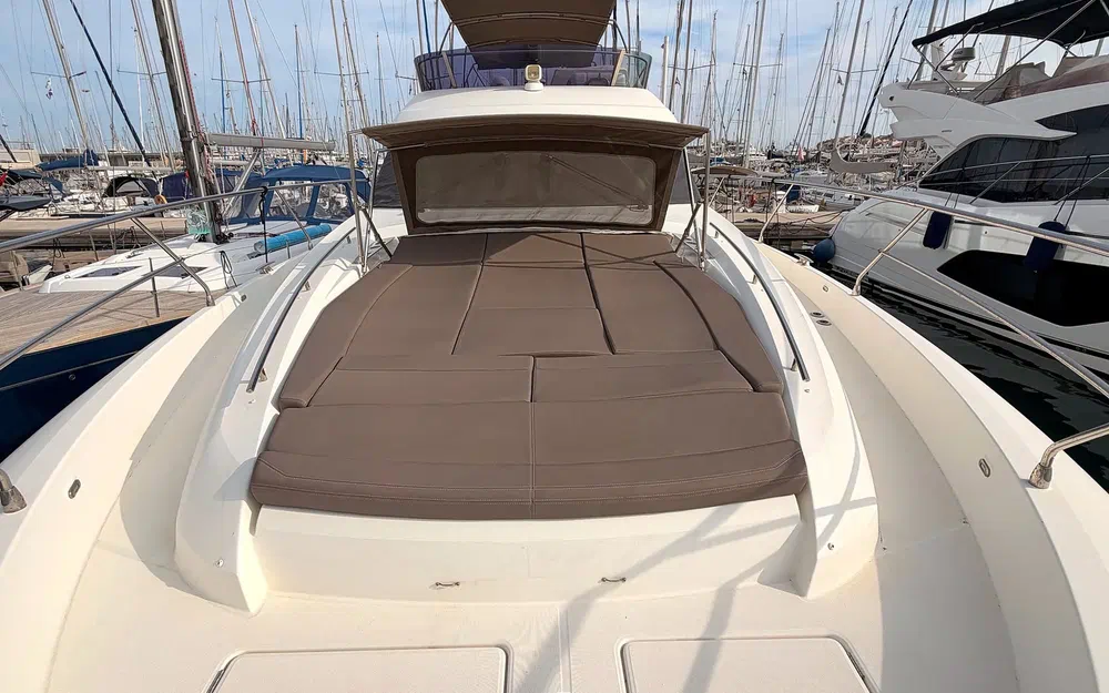 slider 4 Prestige Yachts 560 Fly