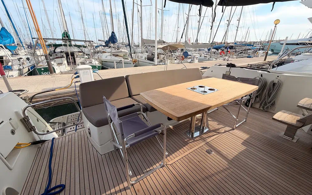 slider 5 Prestige Yachts 560 Fly