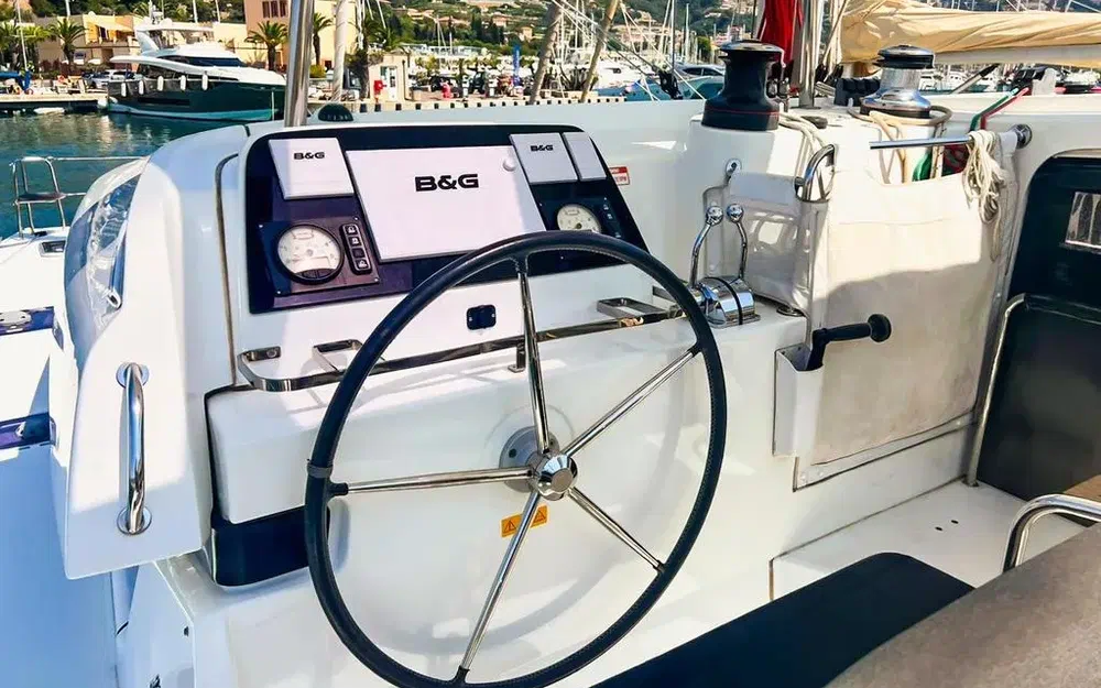 slider 4 Lagoon 42
