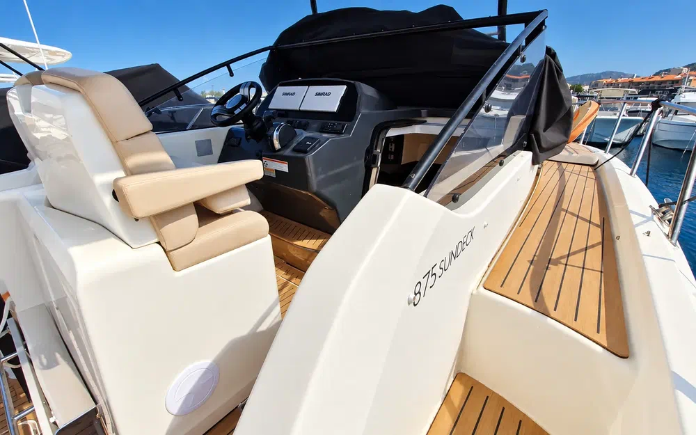 slider 9 Quicksilver Activ 875 Sundeck