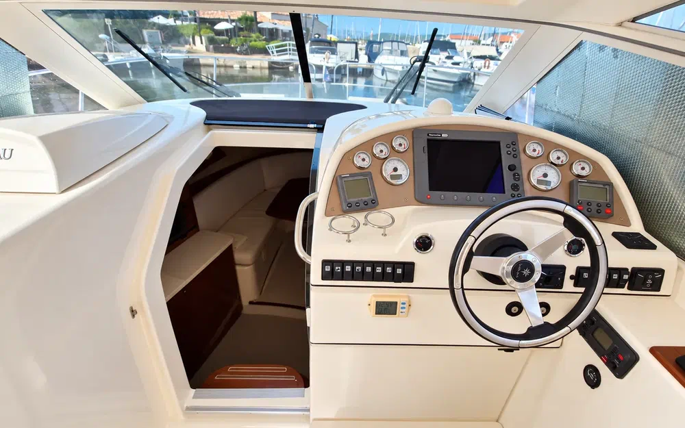 slider 4 Jeanneau Prestige 30 S Hard Top