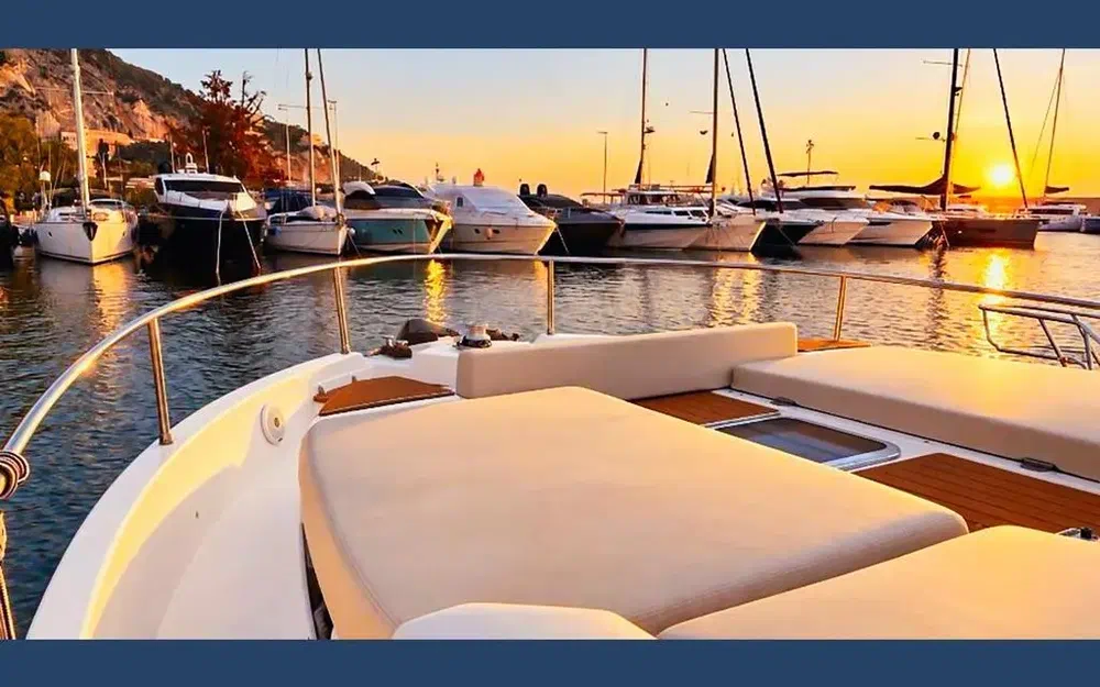 slider 9 Cranchi Eco Trawler 43