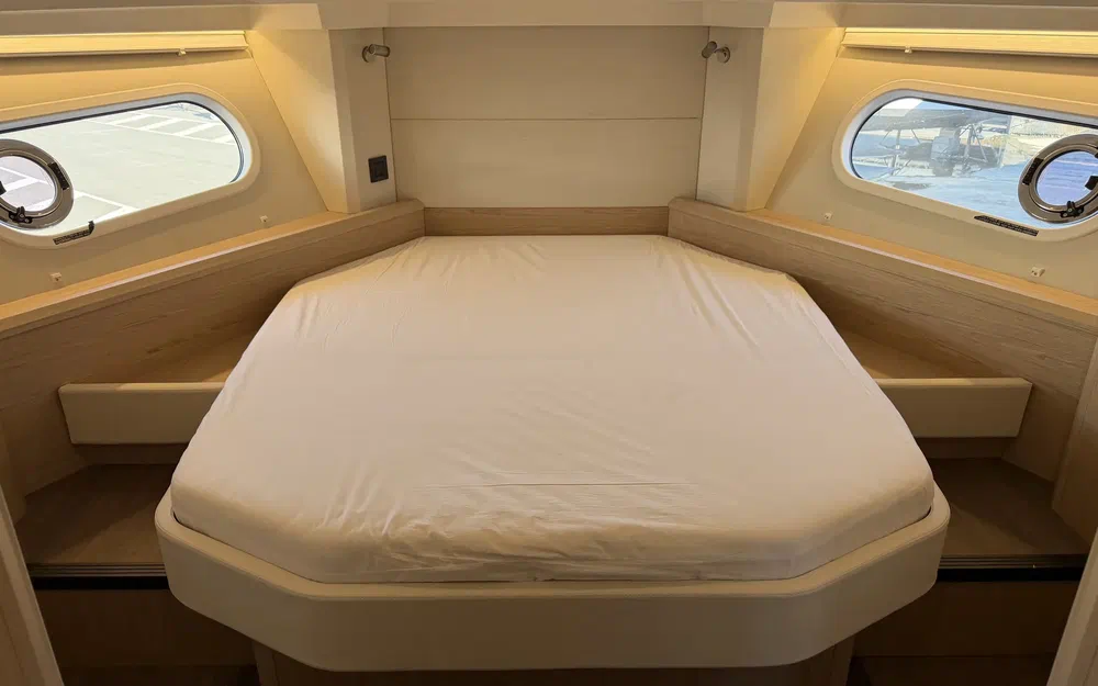 slider 9 Beneteau Swift Trawler 41 Fly