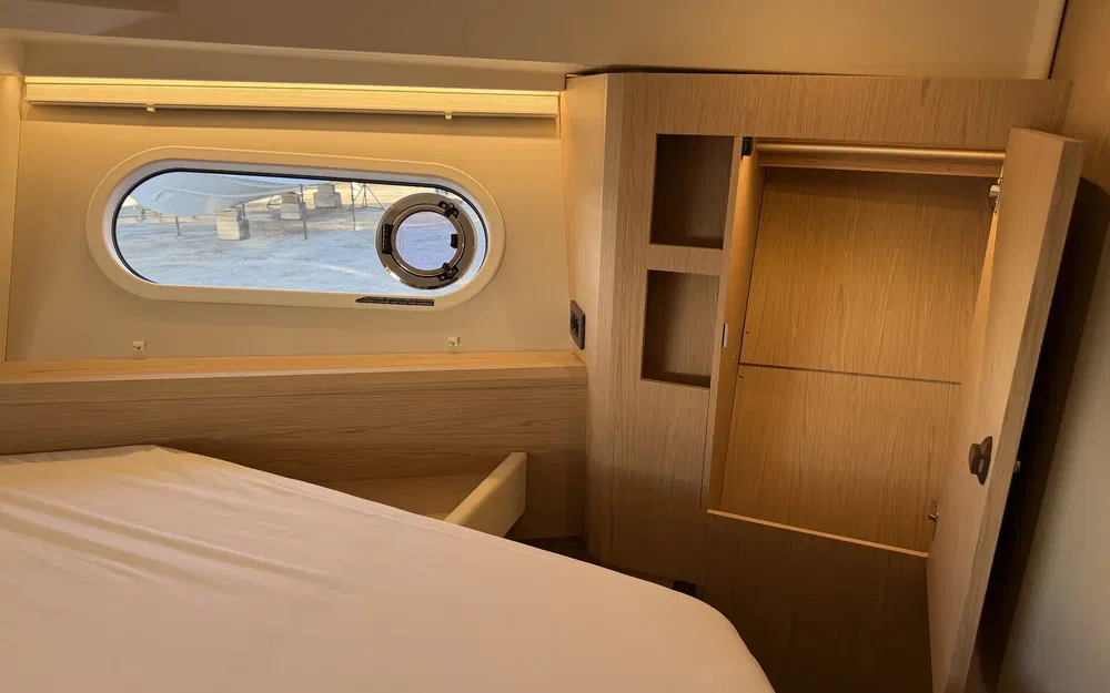 slider 10 Beneteau Swift Trawler 41 Fly