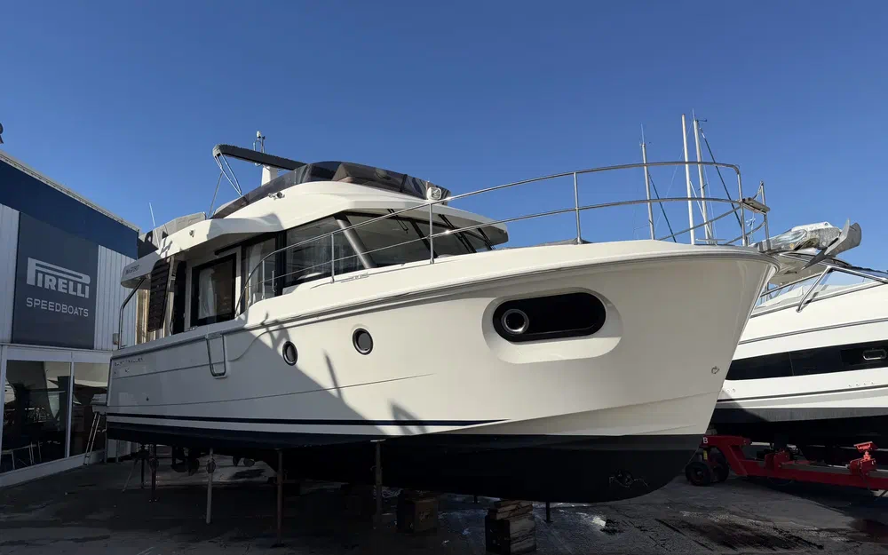 slider 1 Beneteau Swift Trawler 41 Fly