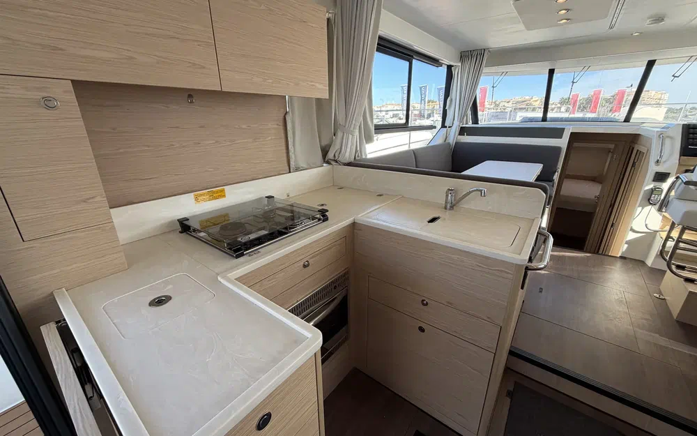 slider 2 Beneteau Swift Trawler 41 Fly