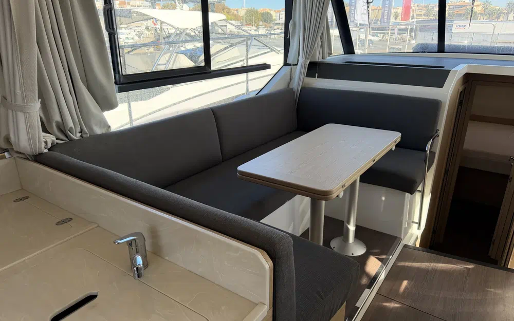 slider 5 Beneteau Swift Trawler 41 Fly