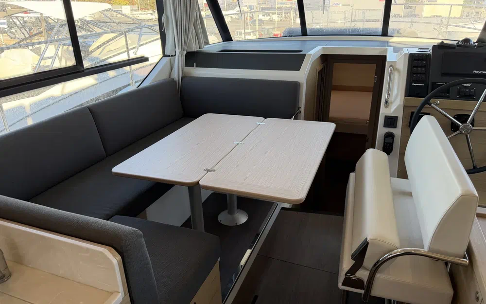 slider 6 Beneteau Swift Trawler 41 Fly