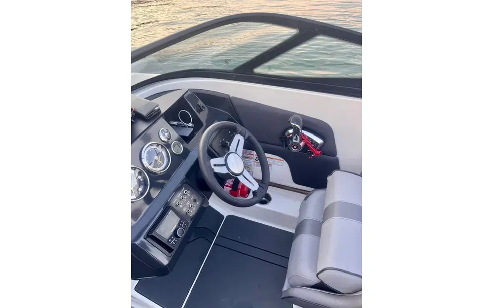 slider 6 Bayliner V20