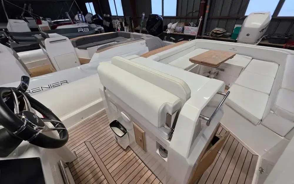 slider 17 Renier R9 Tourer