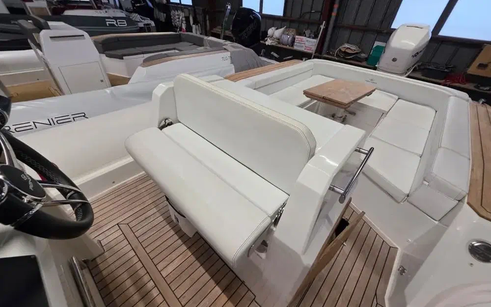 slider 18 Renier R9 Tourer