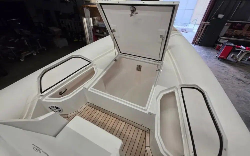 slider 22 Renier R9 Tourer