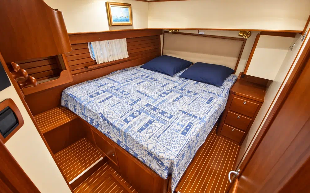 slider 11 Grand Banks 52 Europa