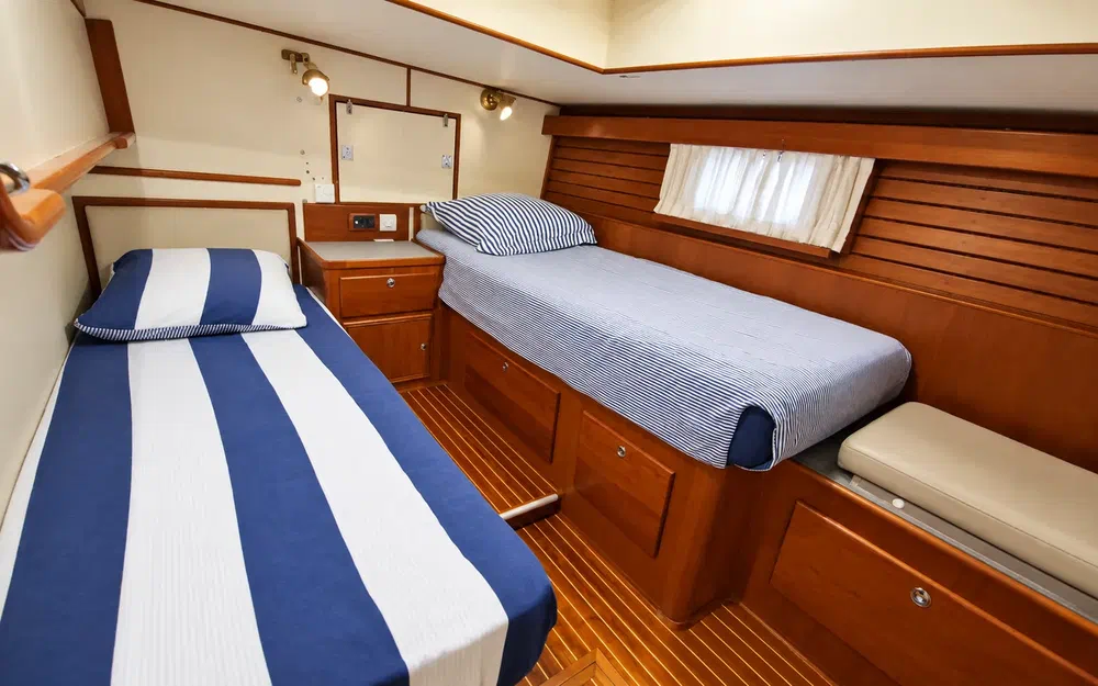 slider 12 Grand Banks 52 Europa