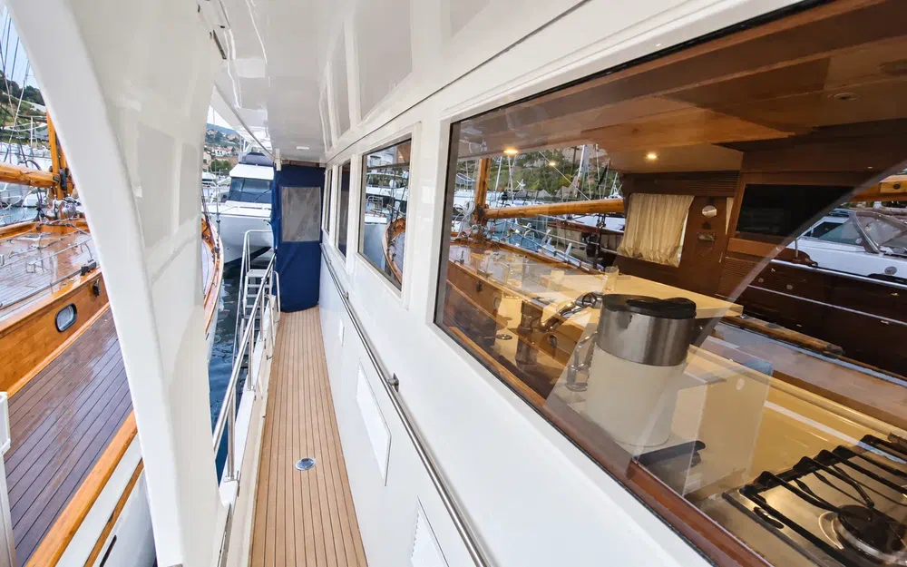 slider 19 Grand Banks 52 Europa