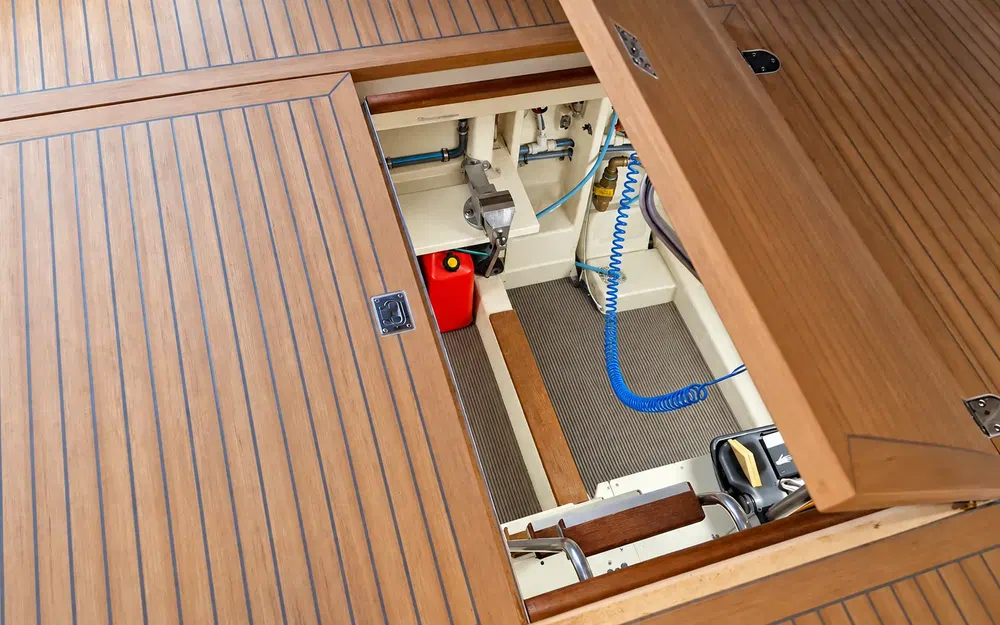 slider 22 Grand Banks 52 Europa