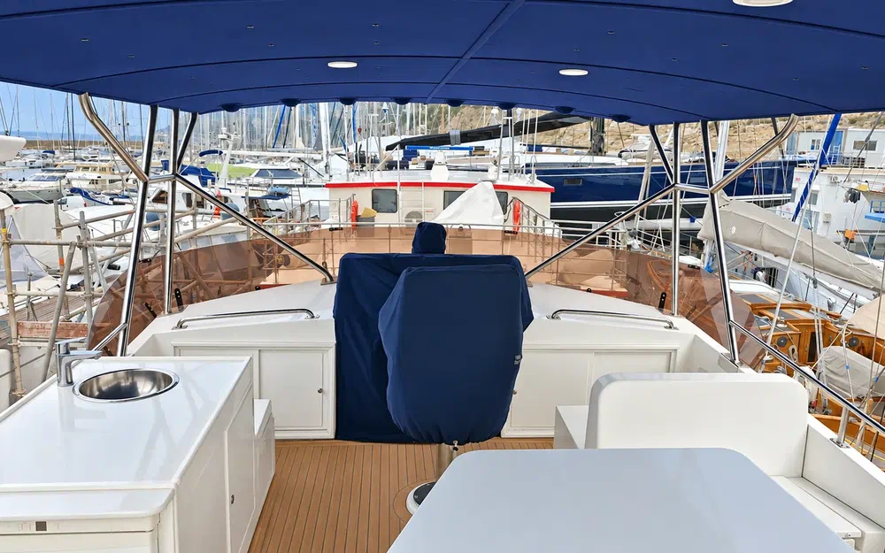 slider 16 Grand Banks 52 Europa