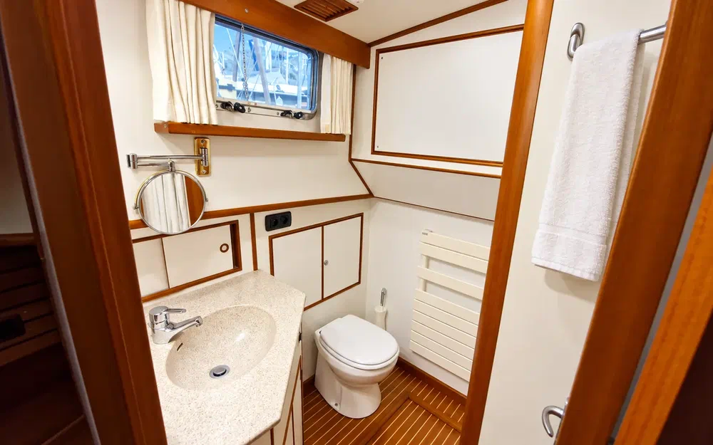 slider 8 Grand Banks 52 Europa