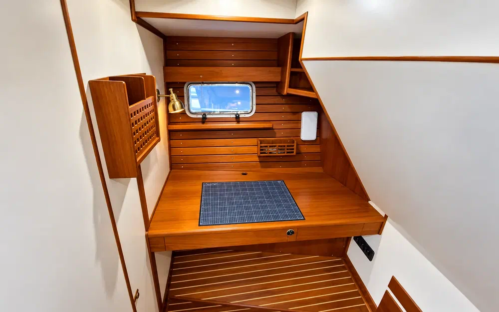 slider 10 Grand Banks 52 Europa