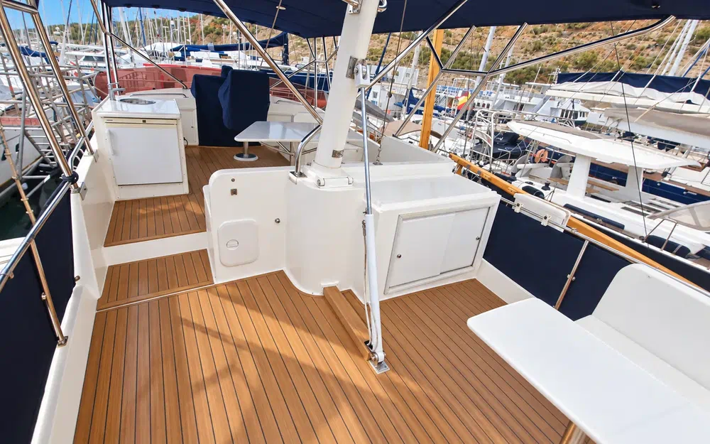 slider 15 Grand Banks 52 Europa
