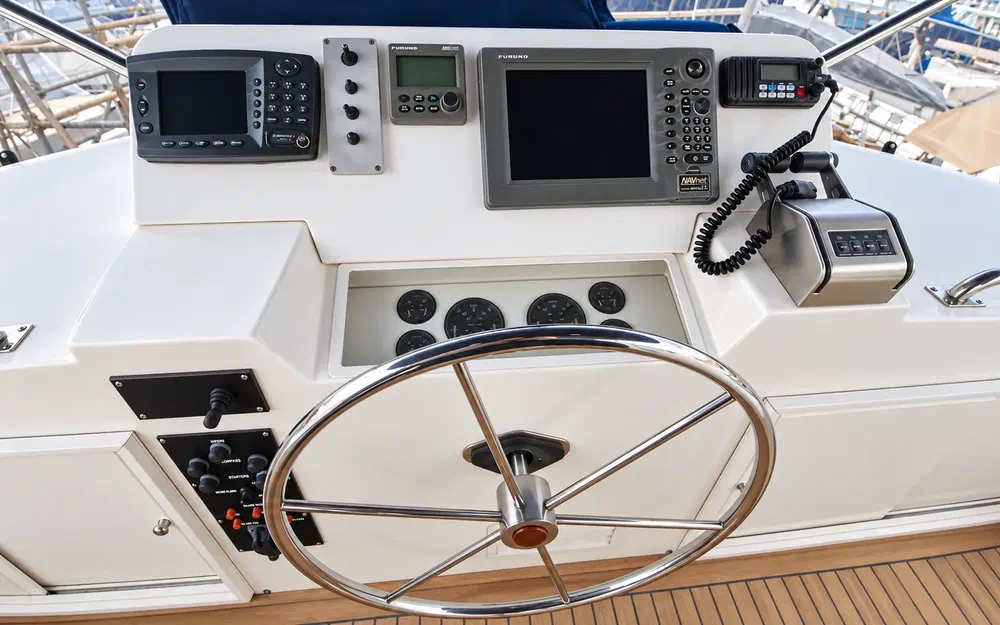 slider 17 Grand Banks 52 Europa