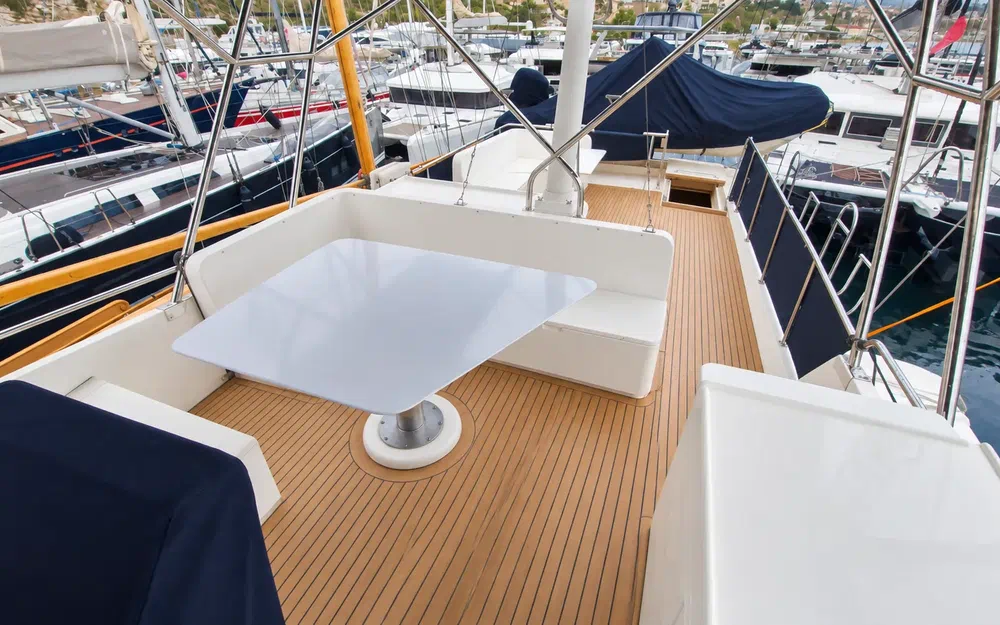 slider 18 Grand Banks 52 Europa