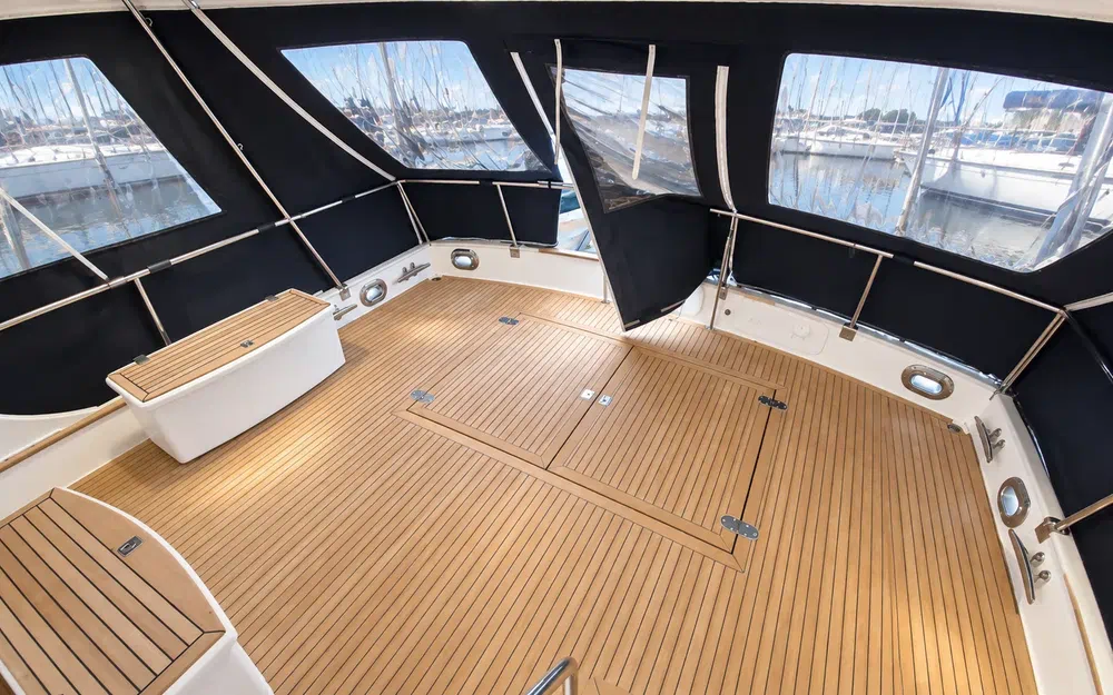 slider 23 Grand Banks 52 Europa