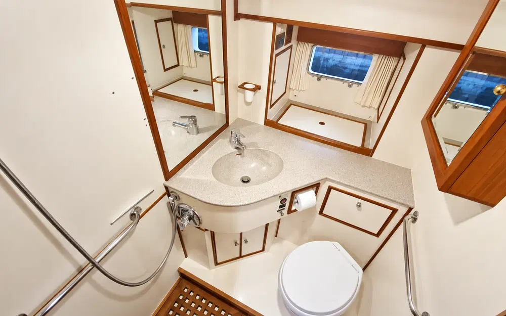 slider 13 Grand Banks 52 Europa