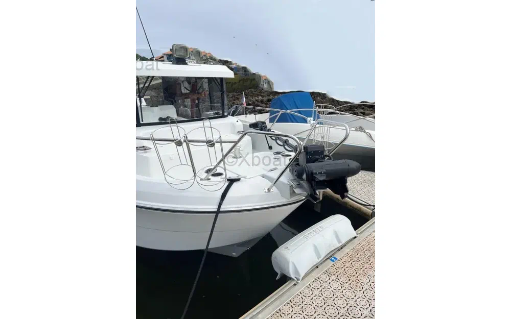 slider 1 Beneteau Barracuda 8