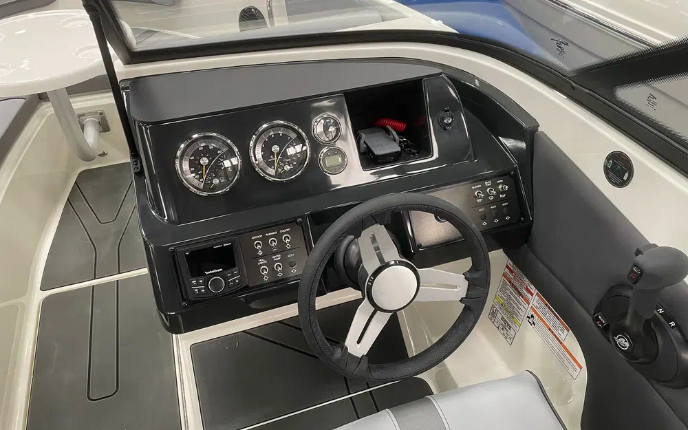 slider 14 Bayliner V20i