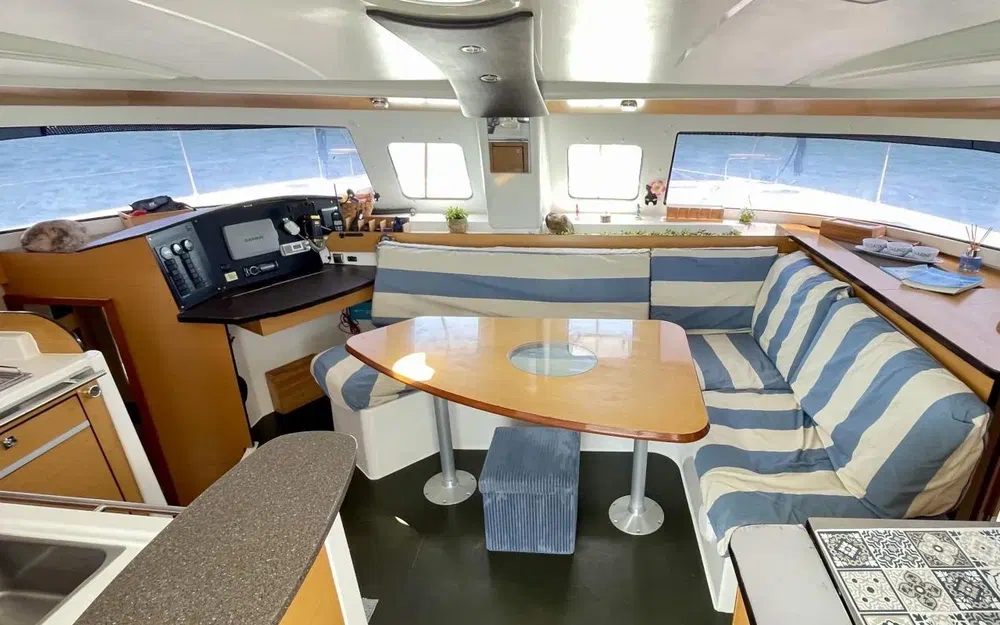 slider 17 Fountaine Pajot Lipari 41 Evolution Quatuor