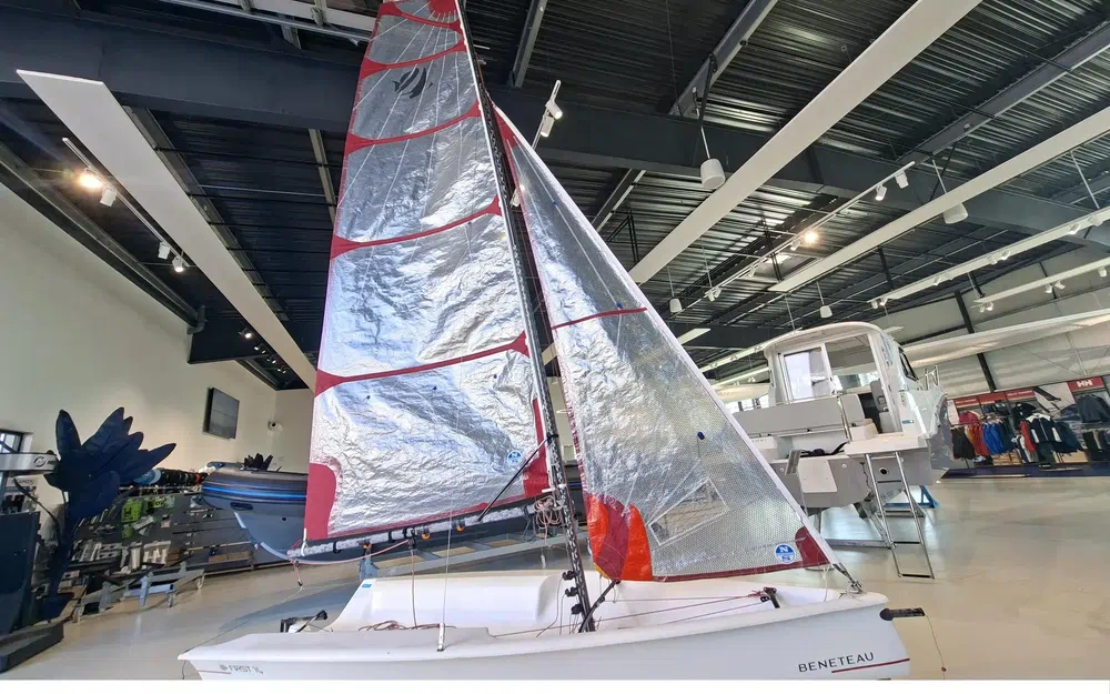 slider 2 Beneteau First 14