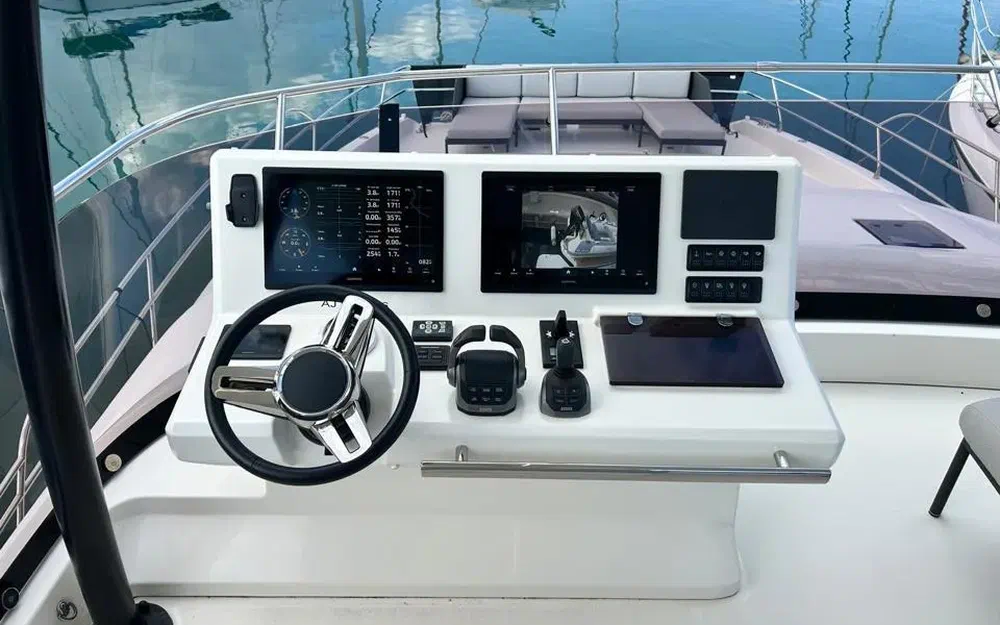 slider 9 Prestige Yachts M48