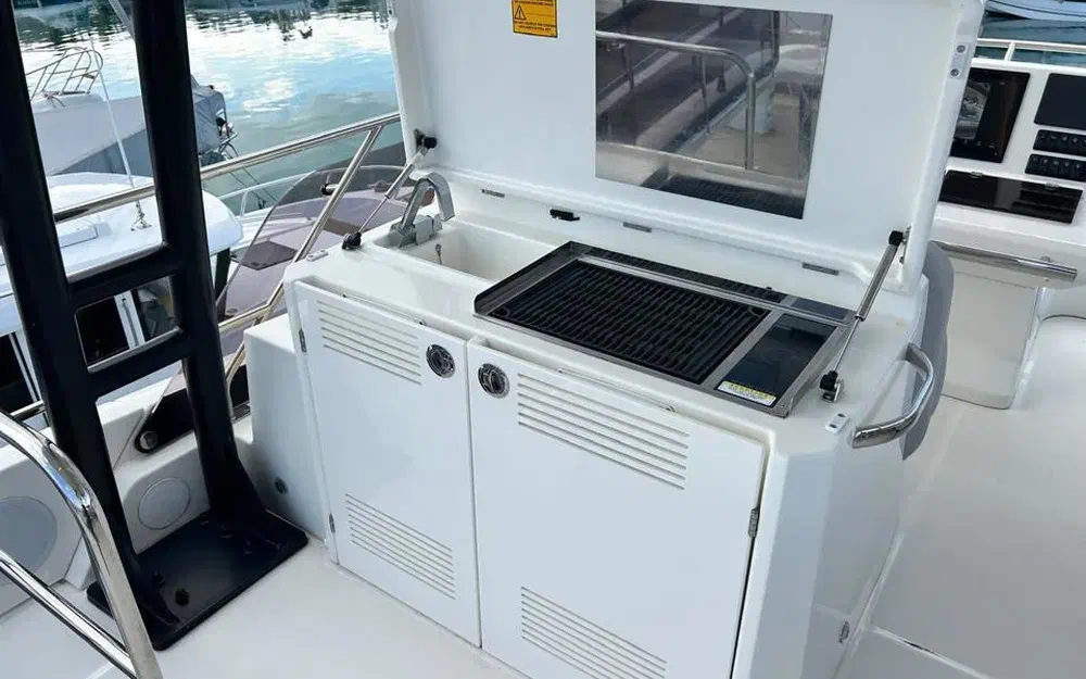 slider 10 Prestige Yachts M48