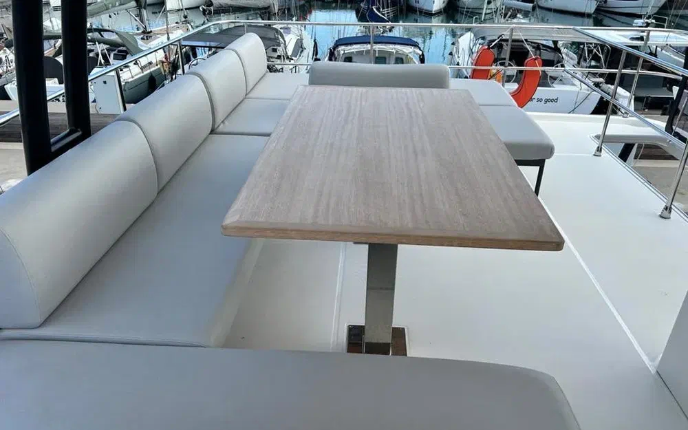 slider 11 Prestige Yachts M48