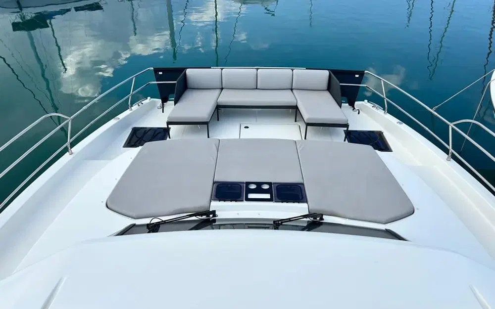 slider 13 Prestige Yachts M48