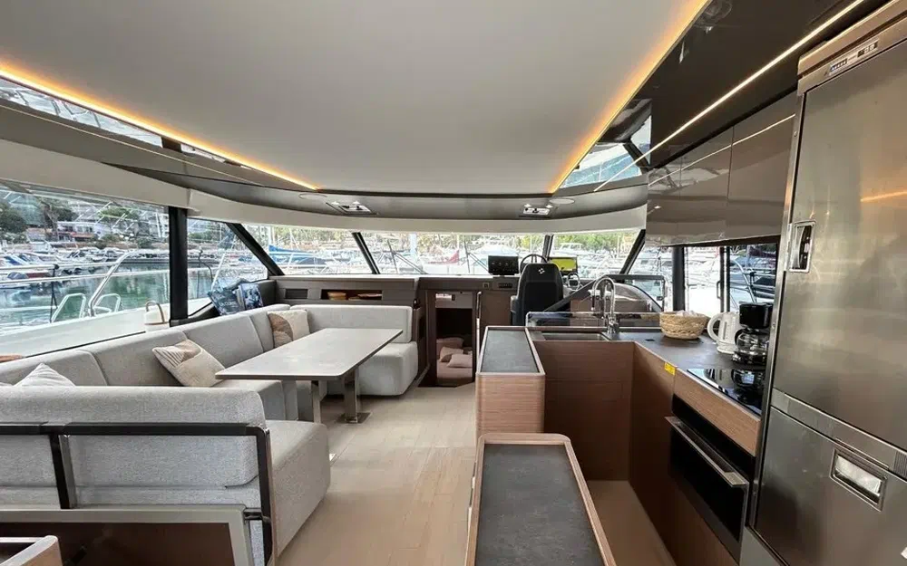 slider 14 Prestige Yachts M48