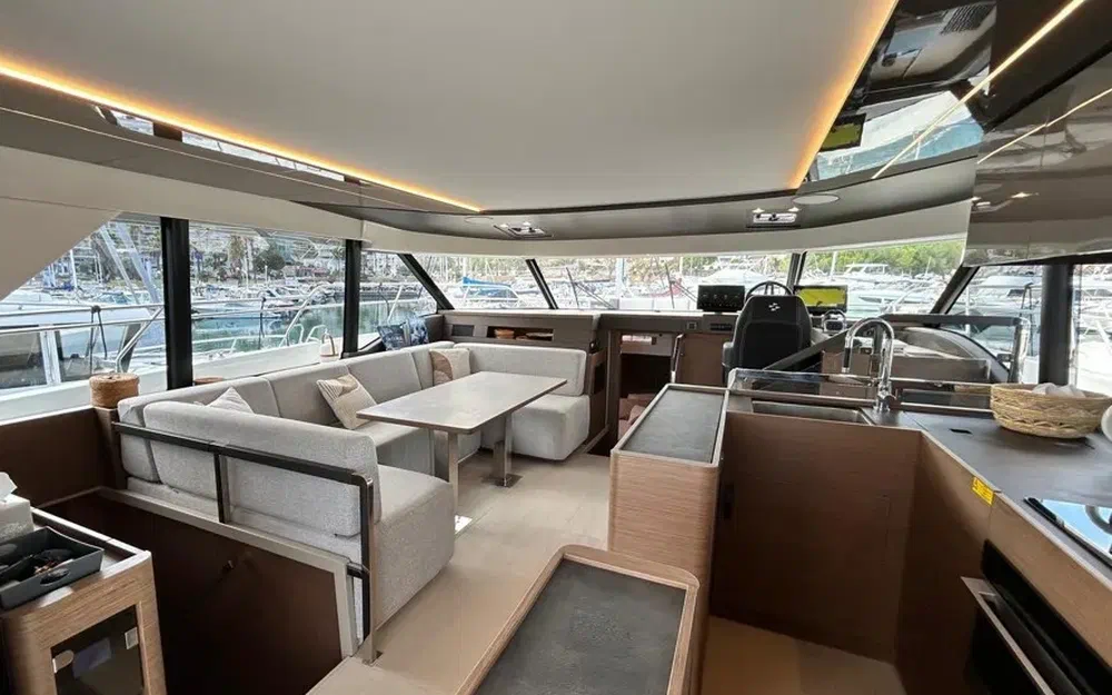 slider 15 Prestige Yachts M48