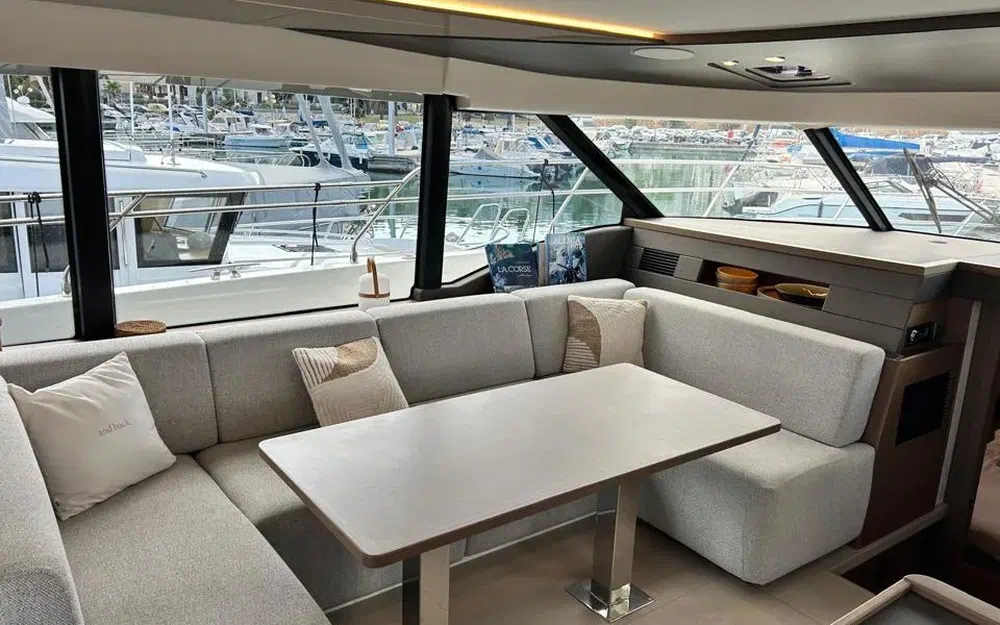 slider 16 Prestige Yachts M48