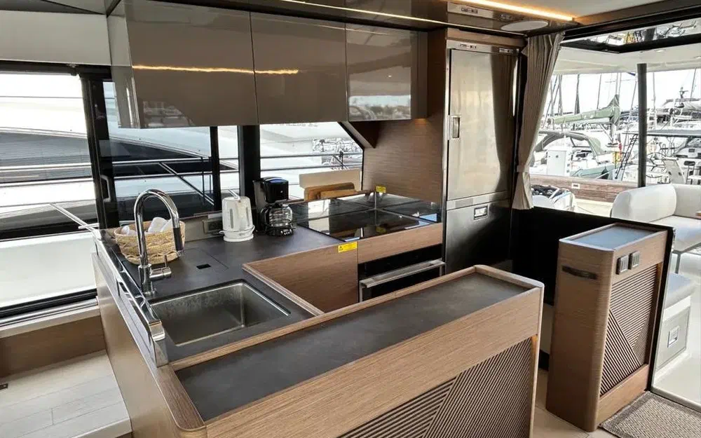 slider 17 Prestige Yachts M48