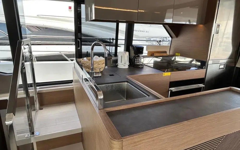 slider 18 Prestige Yachts M48