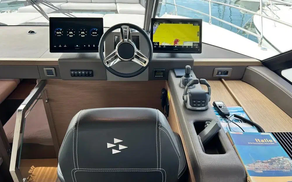 slider 19 Prestige Yachts M48