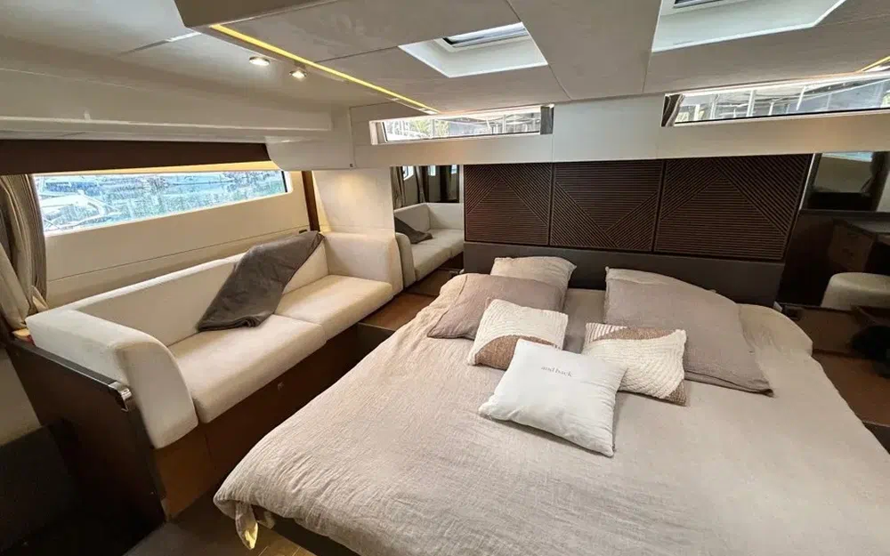 slider 21 Prestige Yachts M48
