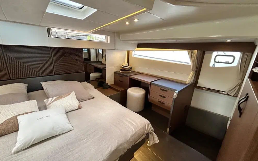 slider 22 Prestige Yachts M48