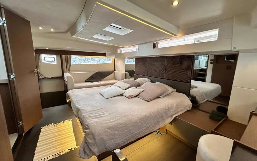 slider 23 Prestige Yachts M48