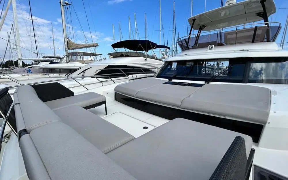 slider 31 Prestige Yachts M48