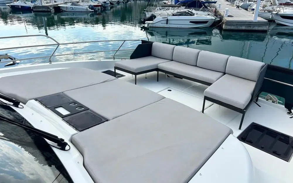 slider 33 Prestige Yachts M48