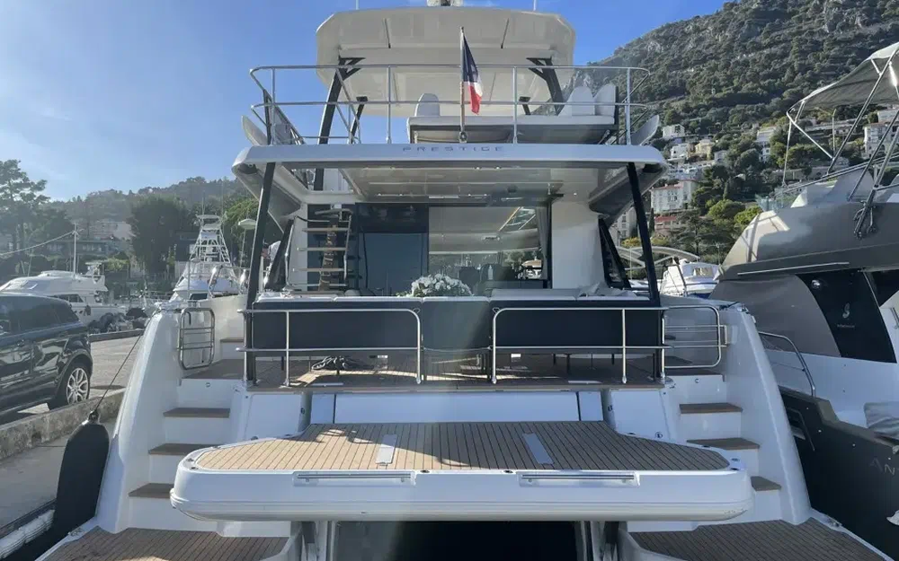 slider 3 Prestige Yachts M48