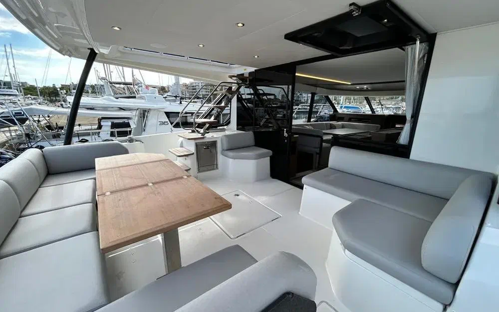 slider 6 Prestige Yachts M48